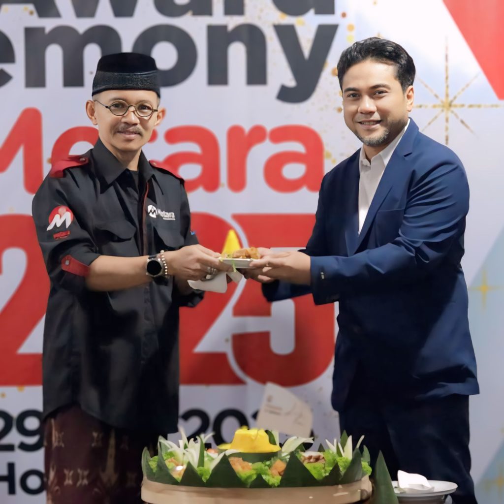 Di Antara Tumpeng dan Tantangan, Metaranews Tak Mau Diam