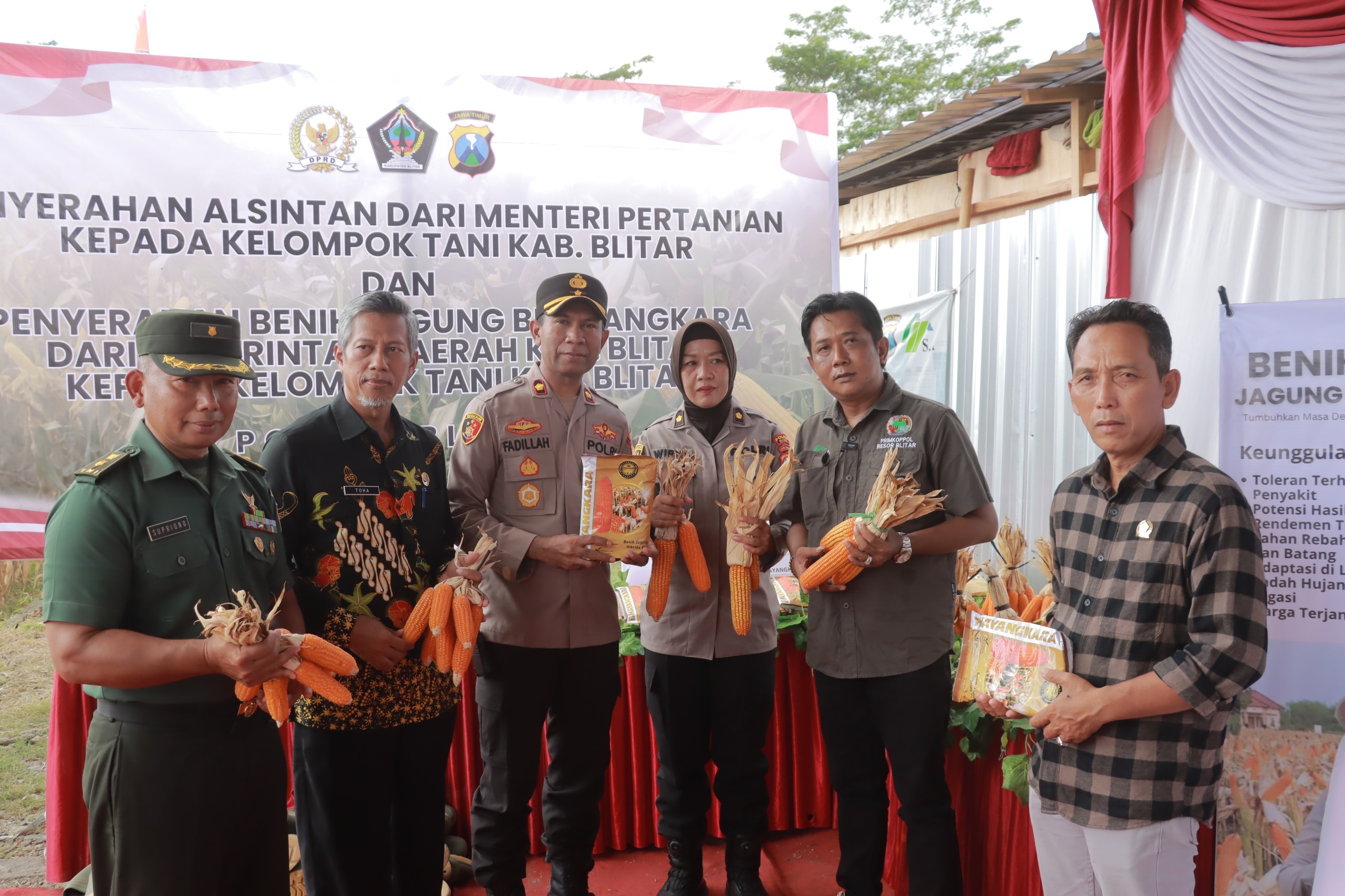 Polres Blitar Gandeng CV Lang Buana Bagikan Alsintan dan Benih Jagung Bhayangkara