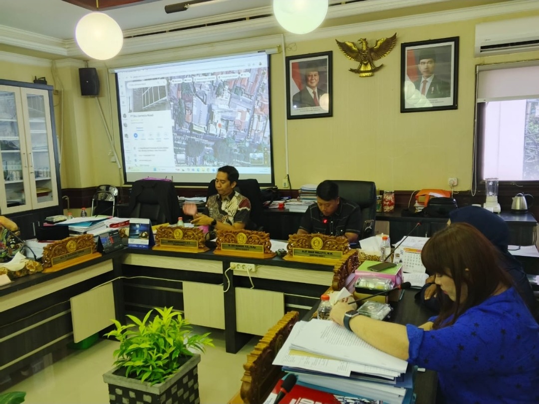 DPRD Surabaya Tampung Keluhan Warga Soal Bangunan Gedung Air Isi Ulang Biru di Wiyung