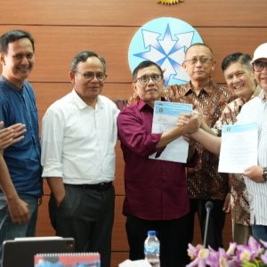 Disaksikan Dewan Pers, PWI Akhirnya Tandatangani Panitia Bersama Kongres Persatuan