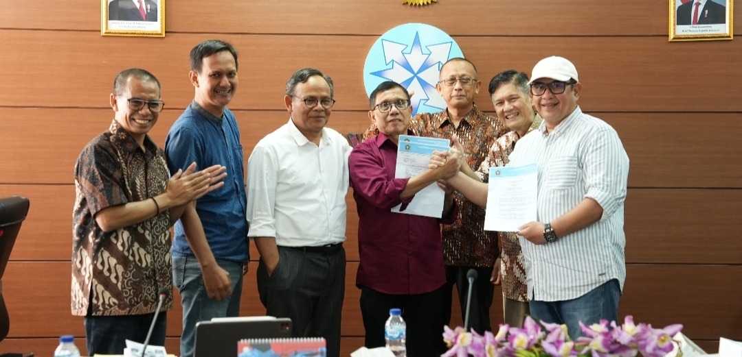 Disaksikan Dewan Pers, PWI Akhirnya Tandatangani Panitia Bersama Kongres Persatuan