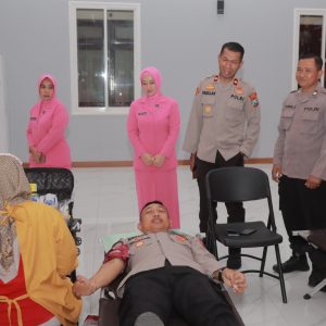 HUT Bhayangkara ke-79, Polres Blitar Baksos Donor Darah