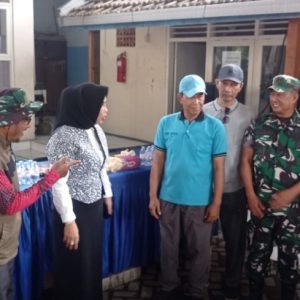 Wabub Sidoarjo Mimik Idayani Tinjau Banjir di Ngaban dan Salurkan Sembako Warga Terdampak