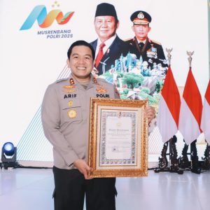 Polres Blitar Raih Penghargaan Kategori Pelayanan Prima dan Predikat Zona Integritas Polres Blitar Raih Penghargaan Kategori Pelayanan Prima dan Predikat Zona Integritas