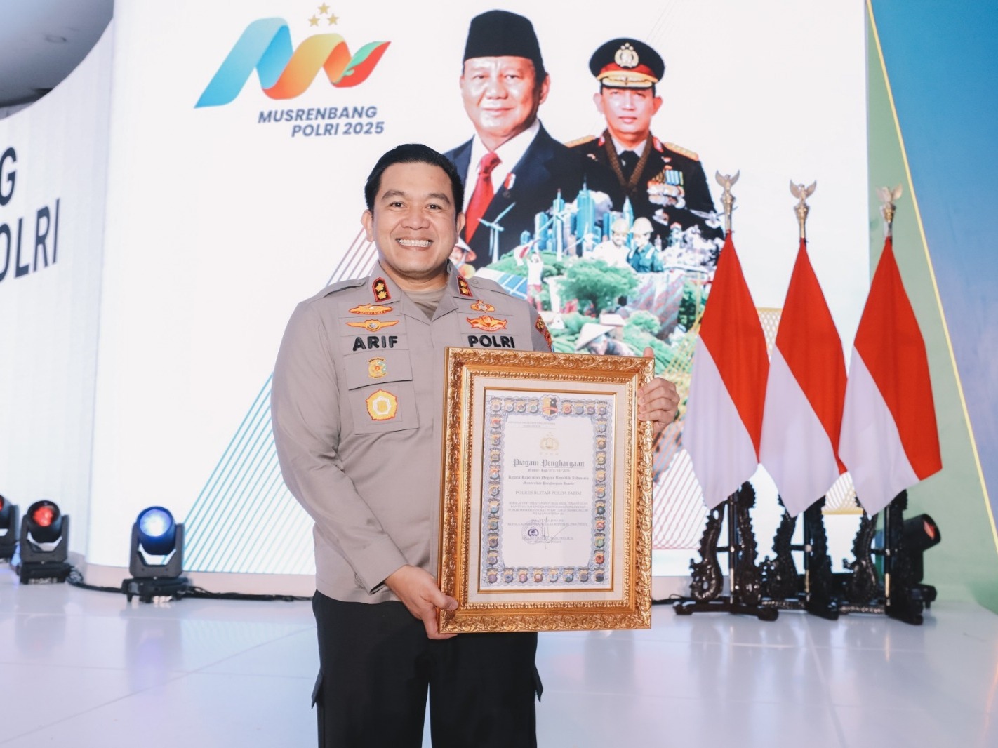 Polres Blitar Raih Penghargaan Kategori Pelayanan Prima dan Predikat Zona Integritas