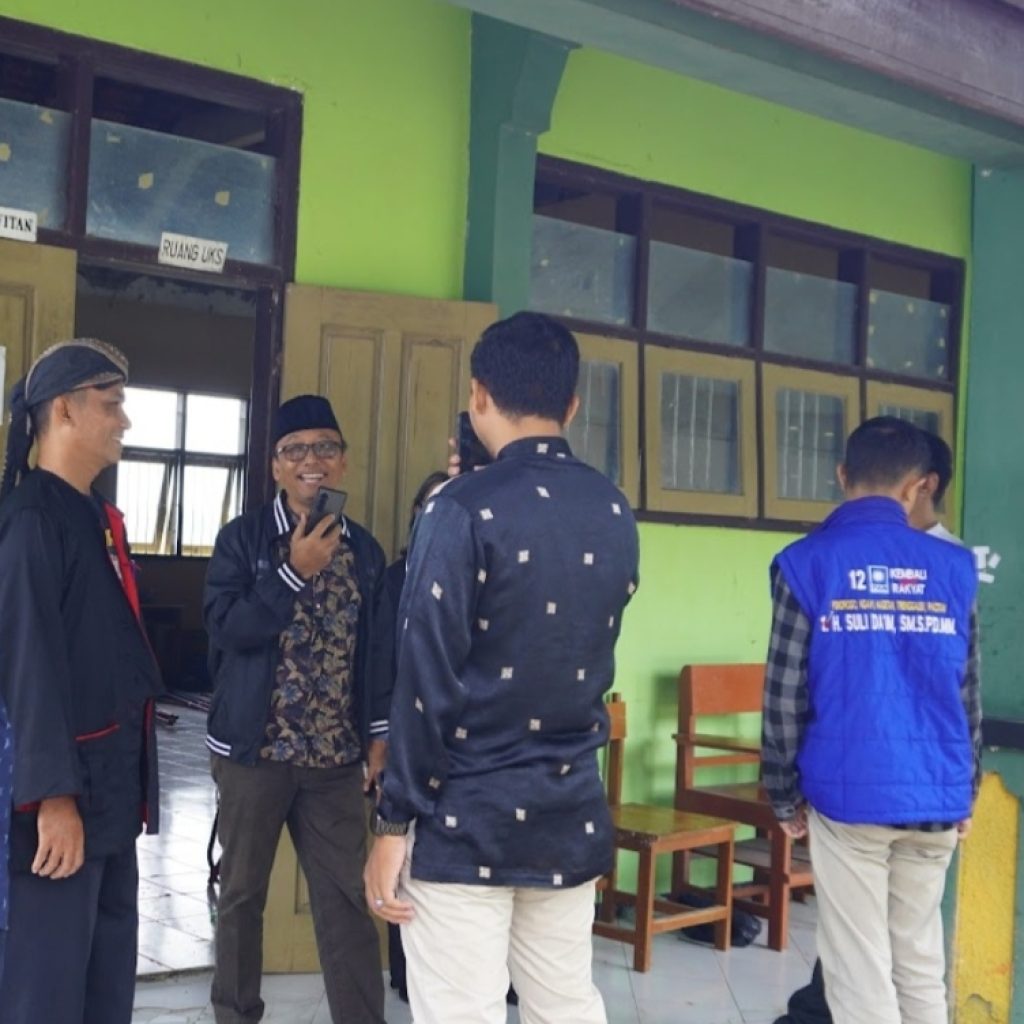 Anggota DPRD Jatim Suli Daim Kunjungi SMA 1 Jetis Pantau Pelaksanaan SPMB