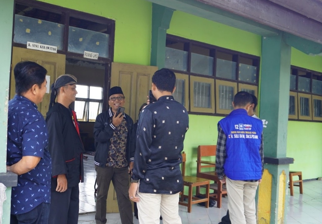 Anggota DPRD Jatim Suli Daim Kunjungi SMA 1 Jetis Pantau Pelaksanaan SPMB
