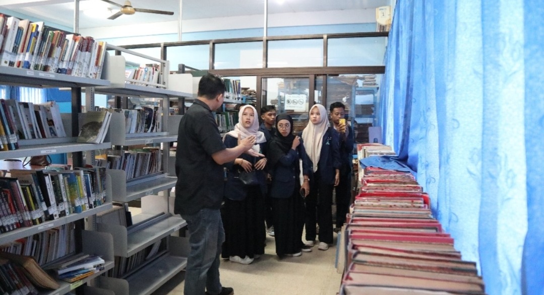 Perpustakaan Stikosa AWS Jadi Rujukan Mahasiswa UIN KH Achmad Siddiq Jember