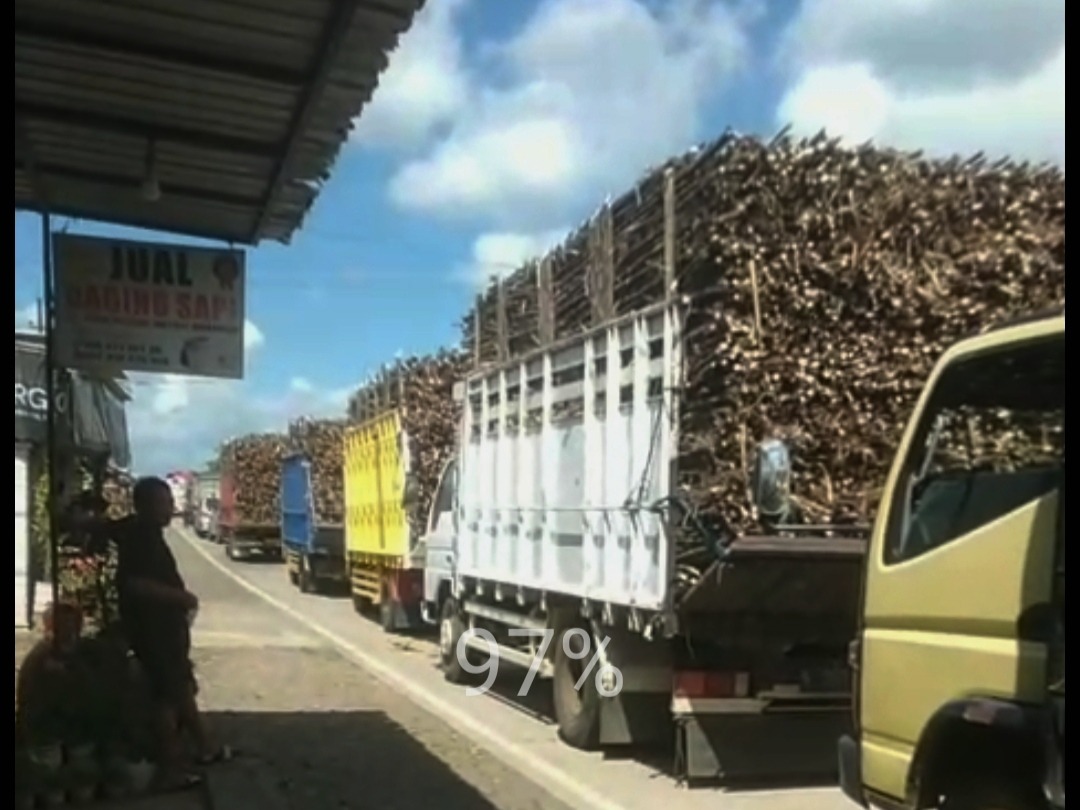 Warga Blitar Meradang, Antrian Truk Tebu Sebabkan Macet, Jalur Binangun Wates Lumpuh Total