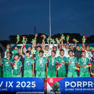 Surabaya Taklukkan Mojokerto Lewat Adu Penalti, Raih Emas Sepak Bola Porprov IX/2025 Surabaya Taklukkan Mojokerto Lewat Adu Penalti, Raih Emas Sepak Bola Porprov IX/2025