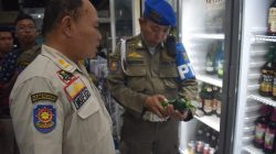 Mokong Jual Miras, Satpol PP Surabaya Segel 2 Toko Kelontong
