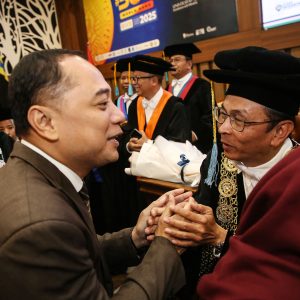 Prof. Madyan Dilantik Jadi Rektor Unair, Wali Kota Eri Berharap Peningkatan Kerja Sama Prof. Madyan Dilantik Jadi Rektor Unair, Wali Kota Eri Berharap Peningkatan Kerja Sama