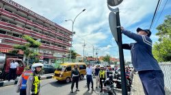 Tertibkan Parkir Kawasan RS Adi Husada, Dishub Pasang Rambu Larangan