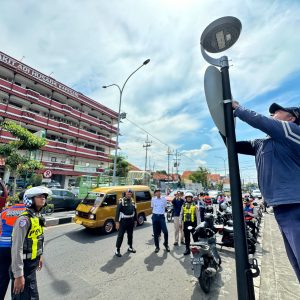 Tertibkan Parkir Kawasan RS Adi Husada, Dishub Pasang Rambu Larangan Tertibkan Parkir Kawasan RS Adi Husada, Dishub Pasang Rambu Larangan