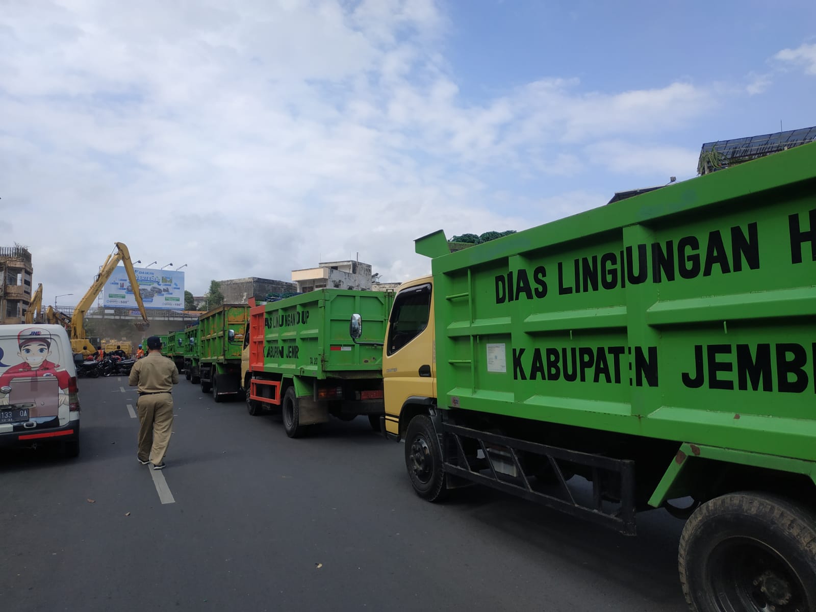 Puluhan Truk Sampah DLH Jember Di Tengara Bertahun Tahun Menunggak Pajak