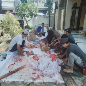 Pererat Hubungan Dengan Masyarakat Polsek Puger Jember Bagikan Daging 2 Ekor Hewan Qurban Pererat Hubungan Dengan Masyarakat Polsek Puger Jember Bagikan Daging 2 Ekor Hewan Qurban