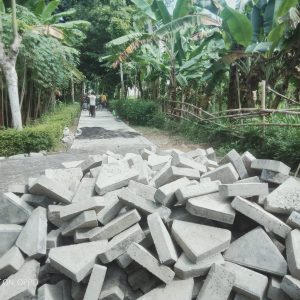 Proyek Jalan Paving Kasian Barat Jember di Tengara Tidak Akan Bertahan Lama Proyek Jalan Paving Kasian Barat Jember di Tengara Tidak Akan Bertahan Lama