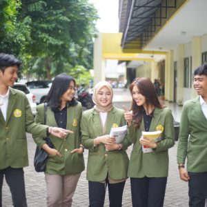 Ribuan Mahasiswa KKN UPN Jatim Turun Kelurahan Bangun Ekonomi Kreatif Surabaya Ribuan Mahasiswa KKN UPN Jatim Turun Kelurahan Bangun Ekonomi Kreatif Surabaya