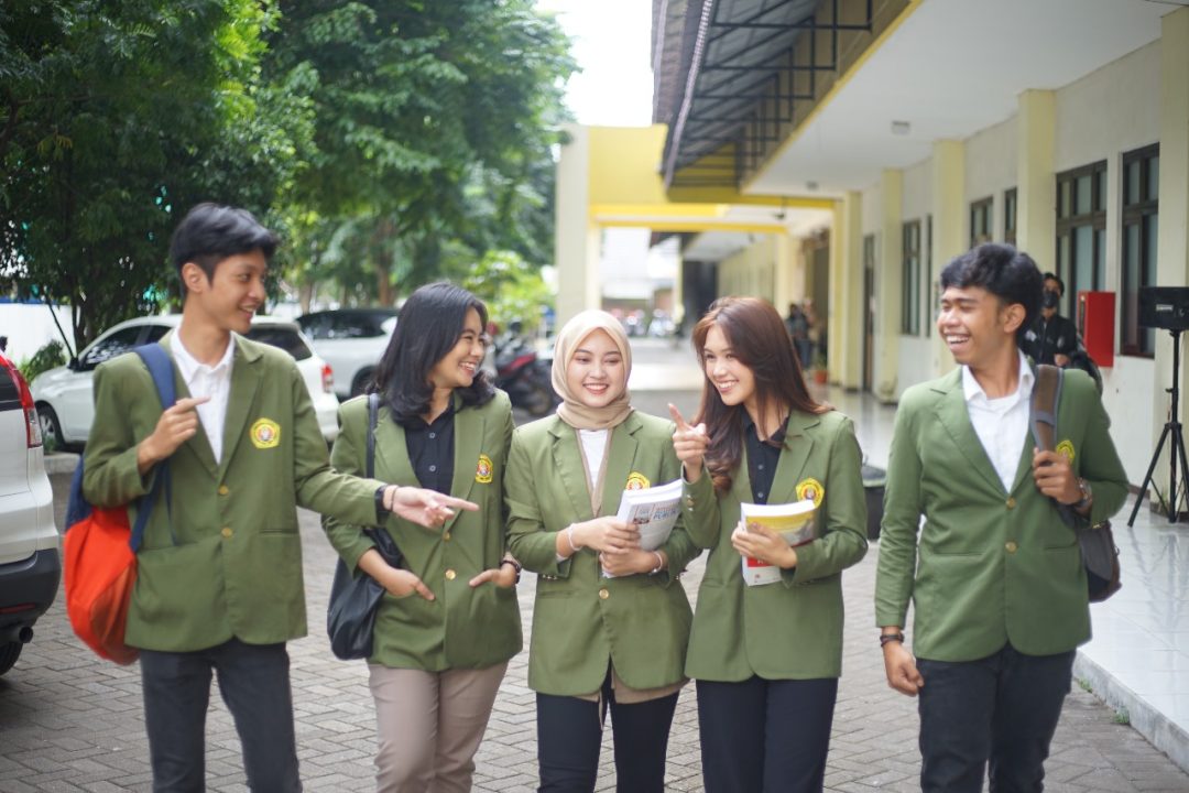 Ribuan Mahasiswa KKN UPN Jatim Turun Kelurahan Bangun Ekonomi Kreatif Surabaya