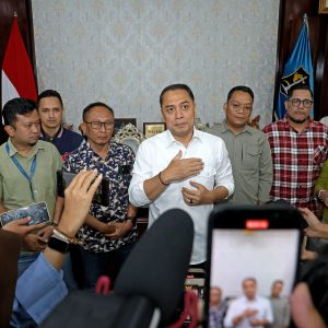 Parkir Toko Modern di Surabaya Gratis, Pengusaha Sediakan Jukir Resmi Parkir Toko Modern di Surabaya Gratis, Pengusaha Sediakan Jukir Resmi