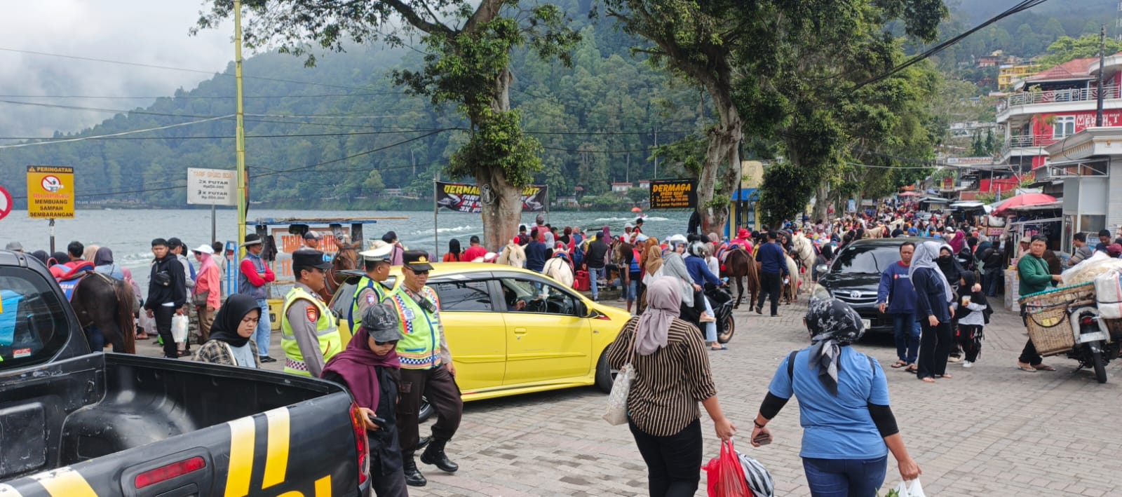 Polres Magetan Lakukan   Patroli dan Pengamanan Di Lokasi Wisata Sarangan