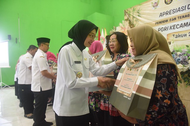Mbak Wali Kirim Salam Hormat untuk Guru Purna Tugas