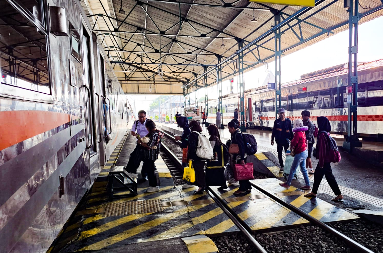 Stasiun Ramai, Tiket Cepat Habis, Arus Balik Diprediksi Memuncak