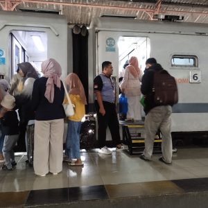 Lonjakan Penumpang Idul Adha, Stasiun Kediri Naik 25 Persen Lonjakan Penumpang Idul Adha, Stasiun Kediri Naik 25 Persen
