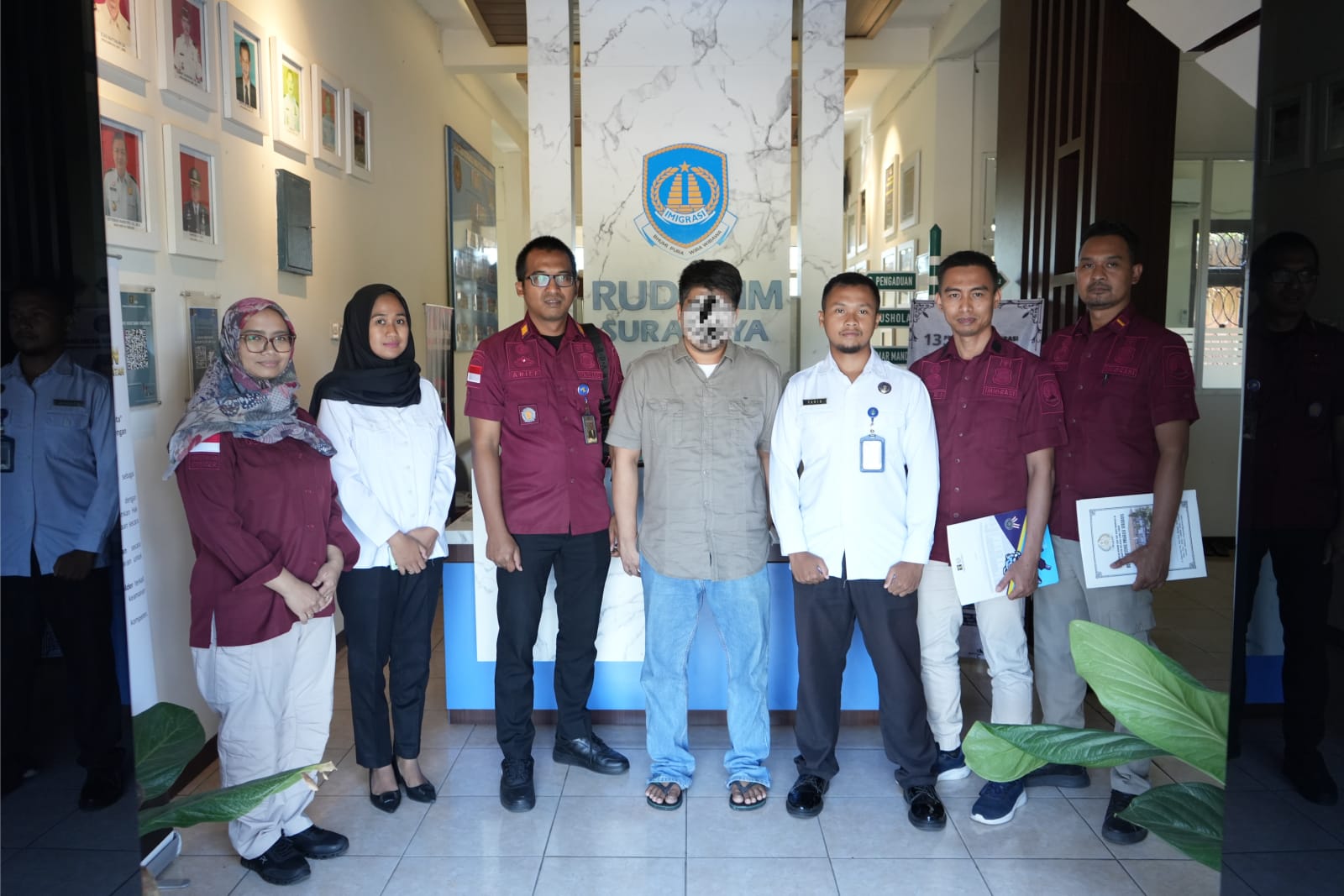Imigrasi Kediri Serahkan WN Filipina Pelanggar Izin Tinggal ke Rudenim Surabaya
