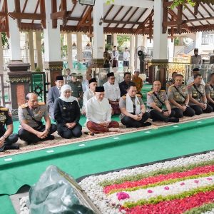 Peringati Hari Bhayangkara, Kapolri Jendral Listyo Sigit Ziarah Makam Pendiri NU