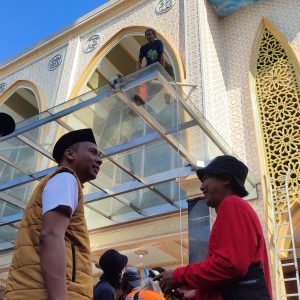 Masjid Bersih, Persaudaraan Tak Berdebu Masjid Bersih, Persaudaraan Tak Berdebu