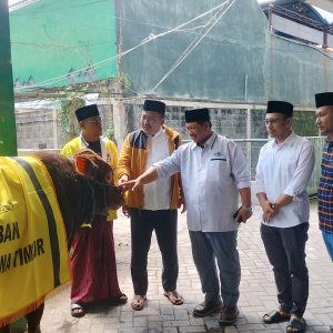 Golkar Serahkan Hewan Qurban untuk Tiga Ormas Islam di Jatim