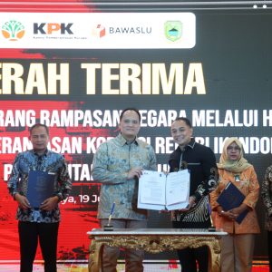 KPK Hibahkan Hasil Rampasan Korupsi ke Pemkot Surabaya KPK Hibahkan Hasil Rampasan Korupsi ke Pemkot Surabaya