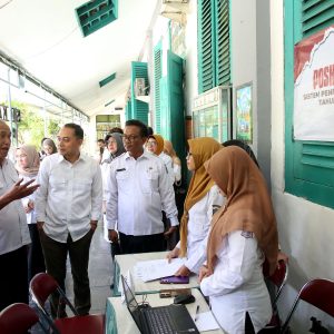 Eri Pastikan Digitalisasi SPMB di Surabaya Tanpa Antre dan Transparan Eri Pastikan Digitalisasi SPMB di Surabaya Tanpa Antre dan Transparan