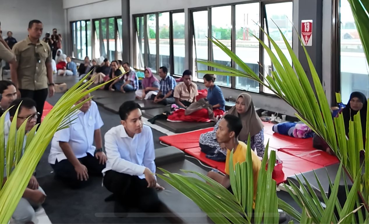 Wakil Presiden Gibran Temui Keluarga Korban KMP Tunu Pratama Jaya di Pelabuhan Ketapang