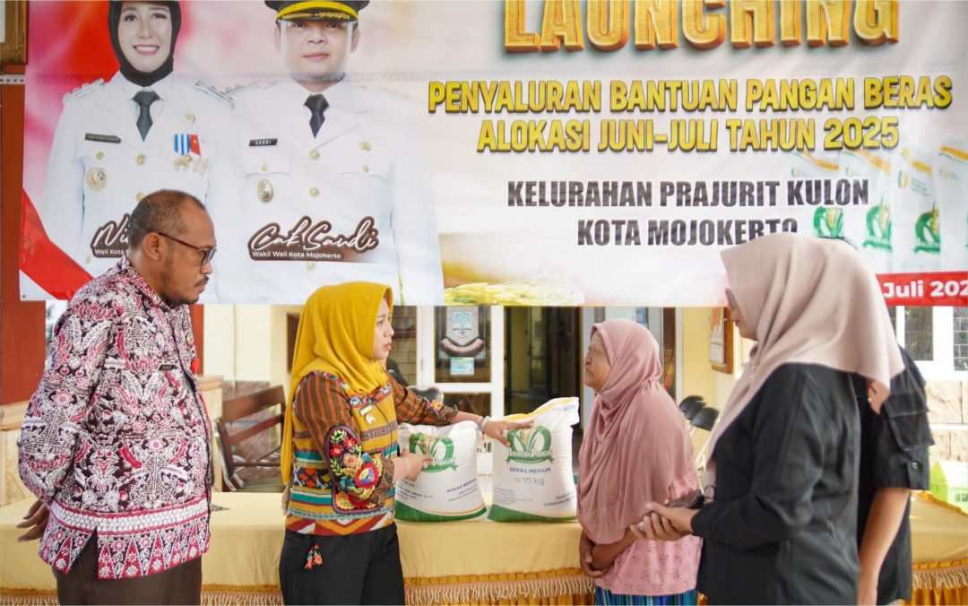 7.828 warga Kota Mojokerto Terima  Bantuan Beras dari BPN Lewat Bulog