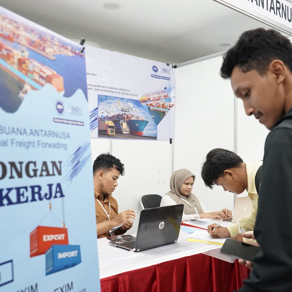38 Ribu Warga Surabaya Gunakan Aplikasi ASSIK untuk Cari Kerja