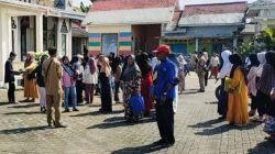 Kades Pecoro Jember dan Warganya Kepung SMA Rambipuji