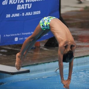Debut Gemilang Loncat Indah di Porprov Jatim IX, Sifa Kartika Persembahkan Emas Perdana