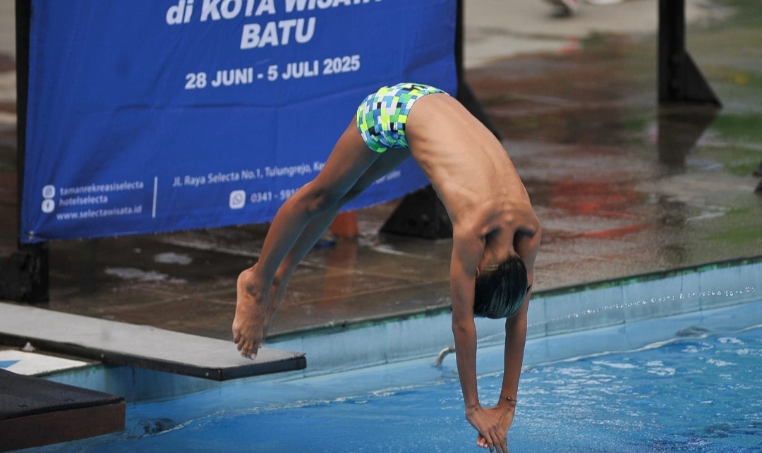 Debut Gemilang Loncat Indah di Porprov Jatim IX, Sifa Kartika Persembahkan Emas Perdana