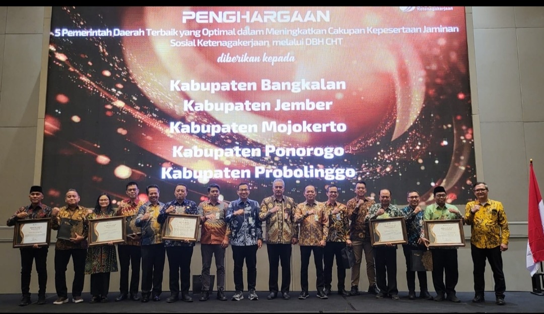 DBHCHT 2025, Jember Raih Penghargaan Terbaik Kedua Dalam Optimalisasi Cakupan Kepesertaan Jaminan Sosial Ketenagakerjaan se-Jatim