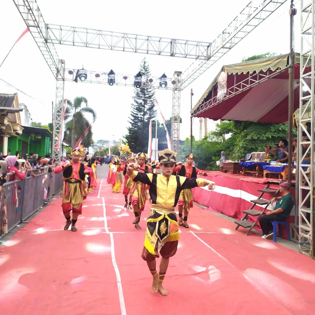 Menggelegar, Bersih Desa Kendalrejo Blitar Didukung 40 Sound Sistem