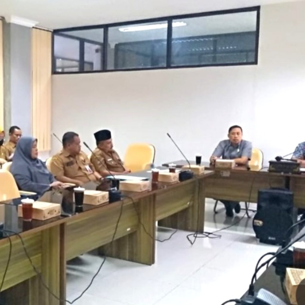 Audensi Komisi IV DPRD Kabupaten Blitar dengan Kades Kalitengah Bahas Permasalahan Sekolah