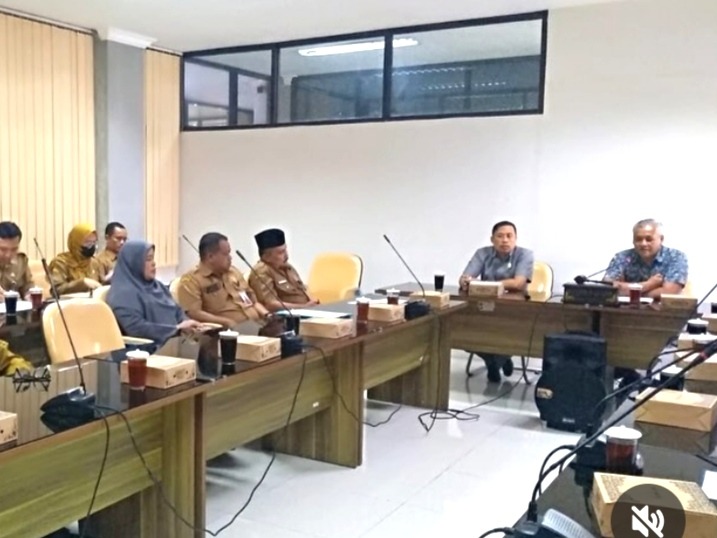 Audensi Komisi IV DPRD Kabupaten Blitar dengan Kades Kalitengah Bahas Permasalahan Sekolah