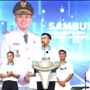 Gerakan Masyarakat Sehat, Ribuan Warga Kota Blitar Antusias Jalan Sehat Bareng Mas Ibbin