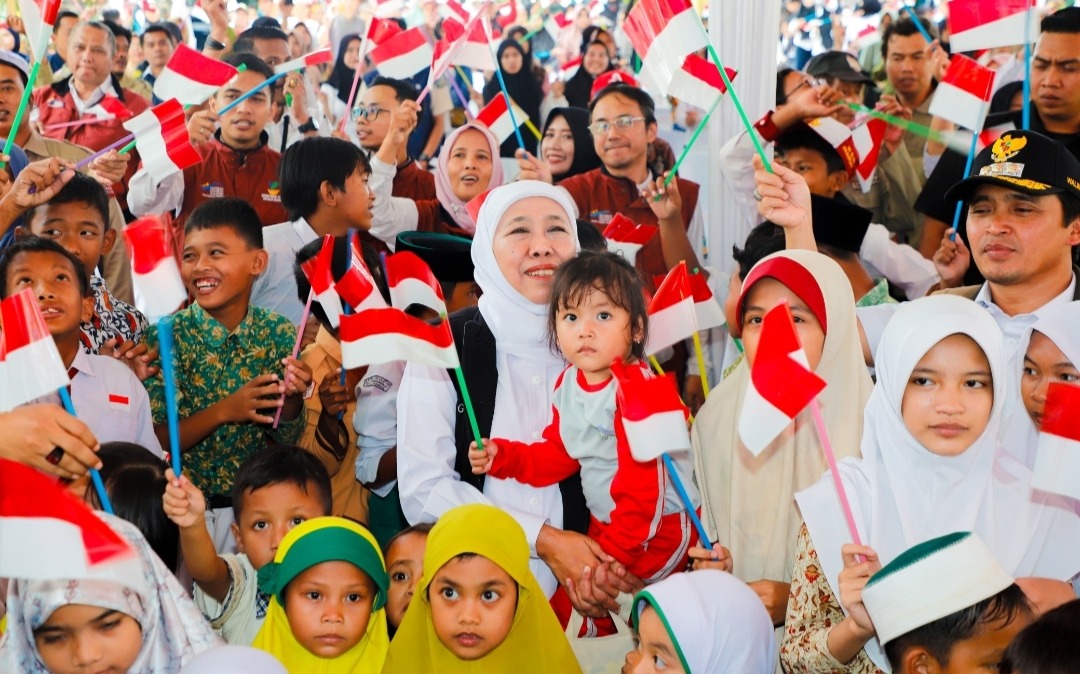 Peringati HAN 2025 bersama Yatim dan Calon Murid SMP SR Kota Pasuruan, Ini Harapan Gubernur Jatim