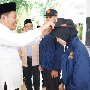 Bupati Sidoarjo Subandi Melepas 492 Mahasiswa UNUSIDA KKN di Pelosok Desa Bupati Sidoarjo Subandi Melepas 492 Mahasiswa UNUSIDA KKN di Pelosok Desa