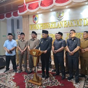 Distribusi BBM di Jember Telat, Bupati Fawait Protes Pertamina : Persiapkan Langkah Antisipasi Dampak Domino Distribusi BBM di Jember Telat, Bupati Fawait Protes Pertamina : Persiapkan Langkah Antisipasi Dampak Domino
