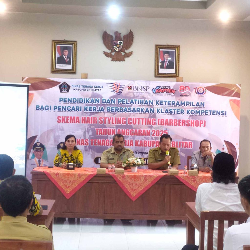 Tingkatkan Ketrampilan Pencaker, Disnaker Kabupaten Blitar Gelar Pelatihan Barbershop