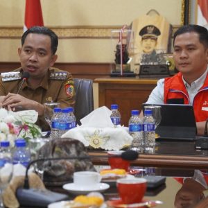 Bupati Fawait Pimpin Rakor dengan Pertamina, Kelangkaan BBM di Jember Mulai Berkurang Bupati Fawait Pimpin Rakor dengan Pertamina, Kelangkaan BBM di Jember Mulai Berkurang